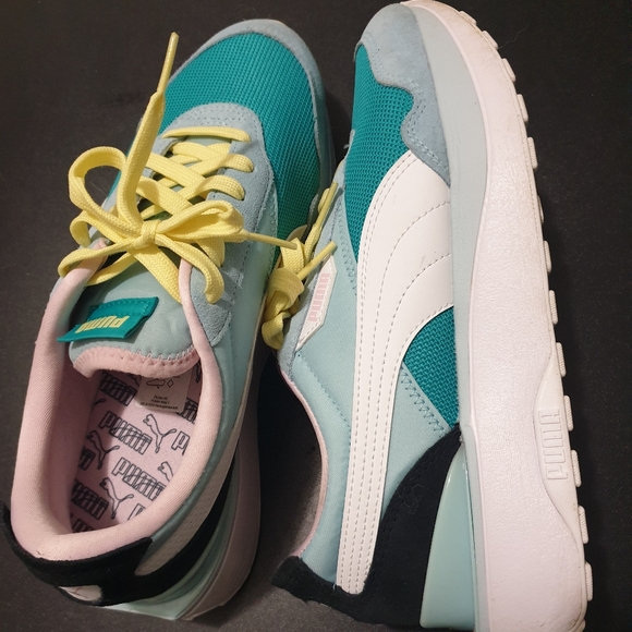 Puma sneakers sz 9 - Picture 3 of 7